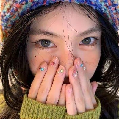在此一群
